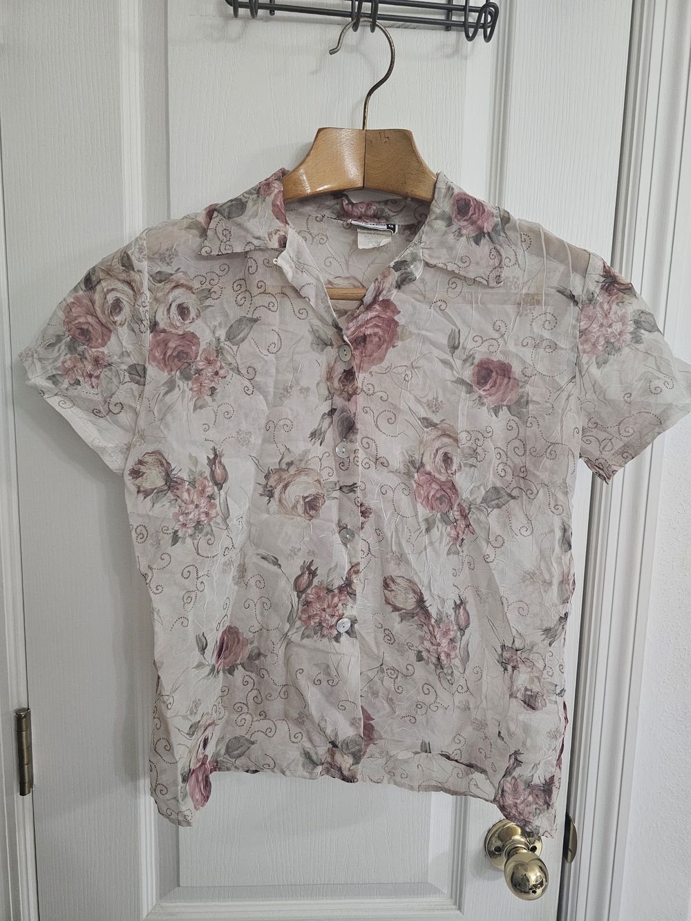 Floral Short-Sleeve Button-Up Blouse in Cream and Pink